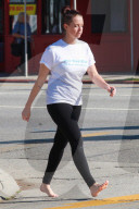 EXKLUSIV - Rossdale Ex-Nanny Mindy Mann schwanger und barfuss in Studio City unterwegs