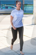 EXKLUSIV - Rossdale Ex-Nanny Mindy Mann schwanger und barfuss in Studio City unterwegs
