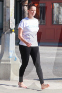 EXKLUSIV - Rossdale Ex-Nanny Mindy Mann schwanger und barfuss in Studio City unterwegs