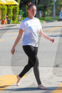 EXKLUSIV - Rossdale Ex-Nanny Mindy Mann schwanger und barfuss in Studio City unterwegs