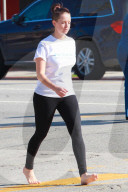 EXKLUSIV - Rossdale Ex-Nanny Mindy Mann schwanger und barfuss in Studio City unterwegs
