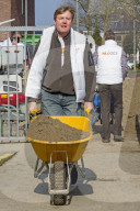 PEOPLE - Royale Bauarbeiten: Willem Alexander und Maxima beim Helfen auf einem Spielplatz