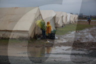 NEWS -Griechenland: Regen flutet das neue Flüchtlingscamp Nea Kavala