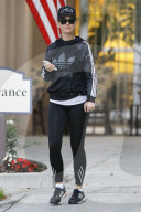 PEOPLE - Katy Perry verlässt das Altersheim