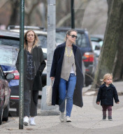 EXKLUSIV - Olivia Wild mit Sohn Otis unterwegs in New York