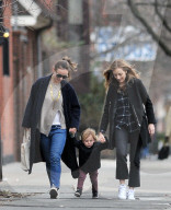 EXKLUSIV - Olivia Wild mit Sohn Otis unterwegs in New York