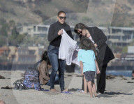 EXKLUSIV - Jennifer Lopez verbringt einen Nachmittag mit Casper Smart und den Kindern am Strand