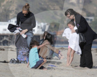 EXKLUSIV - Jennifer Lopez verbringt einen Nachmittag mit Casper Smart und den Kindern am Strand