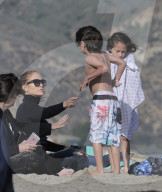 EXKLUSIV - Jennifer Lopez verbringt einen Nachmittag mit Casper Smart und den Kindern am Strand