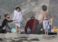 EXKLUSIV - Jennifer Lopez verbringt einen Nachmittag mit Casper Smart und den Kindern am Strand