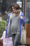 PEOPLE - Hochschwangere Keri Russel mit ihren Kindern unterwegs