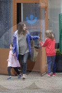 PEOPLE - Hochschwangere Keri Russel mit ihren Kindern unterwegs
