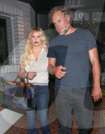 PEOPLE - Jessica Simpson mit Ehemann Eric Johnson unterwegs in Hollywood