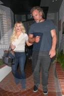 PEOPLE - Jessica Simpson mit Ehemann Eric Johnson unterwegs in Hollywood