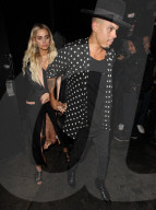 PEOPLE - The Place to be: Promis besuchen den 'Nice Guy Club' in West Hollywood