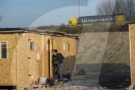 NEWS - Neue Flüchtlingsunterkünfte in Grande Synthe, Nordfrankreich
