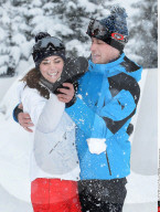 PEOPLE - Kate Middleton wird kritisiert von Tierschutzgruppe wegen $420 Opossum Pelzhandschuhe