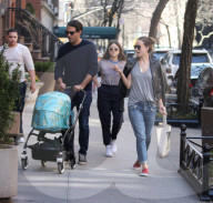 PEOPLE - Olivia Wilde mit Bobby Cannavale und son Rocco unterwegs