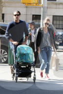 PEOPLE - Olivia Wilde mit Bobby Cannavale und son Rocco unterwegs