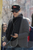 PEOPLE - Edward Norden geht mit seinem Hund gassi