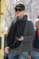 PEOPLE - Edward Norden geht mit seinem Hund gassi