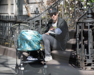 PEOPLE - Bobby Cannavale gibt Sohn Rocco den Schoppen