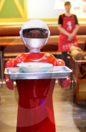 FEATURE - China: Von Robotern bedient in Shenyang