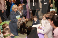 PEOPLE - Prince Charles und Camilla prosten und degustieren auf ihrer Balkanreise