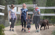 PEOPLE - Wandervögel:  Reese Witherspoon mit Familie