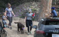PEOPLE - Wandervögel:  Reese Witherspoon mit Familie