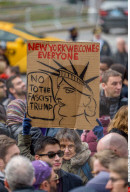 NEWS - New York: Grossdemo gegen Präsidentschaftskandidat Donald Trump