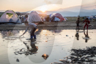 NEWS - Flüchtlinge in Idomeni protestieren gegen die Grenzschliessung von Mazedonien
