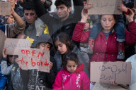 NEWS - Flüchtlinge in Idomeni protestieren gegen die Grenzschliessung von Mazedonien