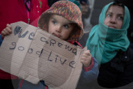 NEWS - Flüchtlinge in Idomeni protestieren gegen die Grenzschliessung von Mazedonien