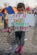 NEWS - Flüchtlinge in Idomeni protestieren gegen die Grenzschliessung von Mazedonien