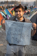 NEWS - Flüchtlinge in Idomeni protestieren gegen die Grenzschliessung von Mazedonien