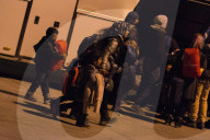 NEWS - Hunderte von Flüchtlingen kommen in Piräus an