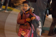 NEWS - Hunderte von Flüchtlingen kommen in Piräus an