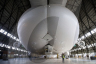 NEWS - Bedfordhire: Riesen-Luftschiff "Airlander" enthüllt