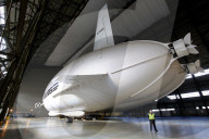NEWS - Bedfordhire: Riesen-Luftschiff "Airlander" enthüllt
