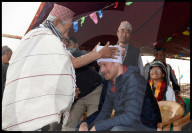PEOPLE - Prinz Harry in Nepal (weitere Bilder)