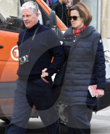 EXKLUSIV - Vor lauter Romantik etwas schwache Knie: Sigourne Weaver stŸrchelt in Paris