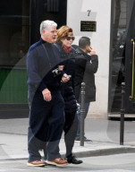 EXKLUSIV - Vor lauter Romantik etwas schwache Knie: Sigourne Weaver stŸrchelt in Paris