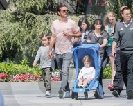 EXKLUSIV - Kourtney Kardashian und Scott Disick mit den Kiddies in der "Harry Potter World"
