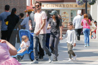 EXKLUSIV - Kourtney Kardashian und Scott Disick mit den Kiddies in der "Harry Potter World"