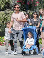 EXKLUSIV - Kourtney Kardashian und Scott Disick mit den Kiddies in der "Harry Potter World"
