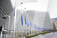 NEWS - Terror in Brüssel: Die EU-Fahnen stehen alle auf Halbmast