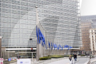 NEWS - Terror in Brüssel: Die EU-Fahnen stehen alle auf Halbmast