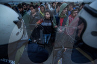 NEWS - Flüchtlinge aus dem Nea Kavala Flüchtlingslager blockieren Autobahn
