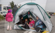 NEWS - Flüchtlinge aus dem Nea Kavala Flüchtlingslager blockieren Autobahn